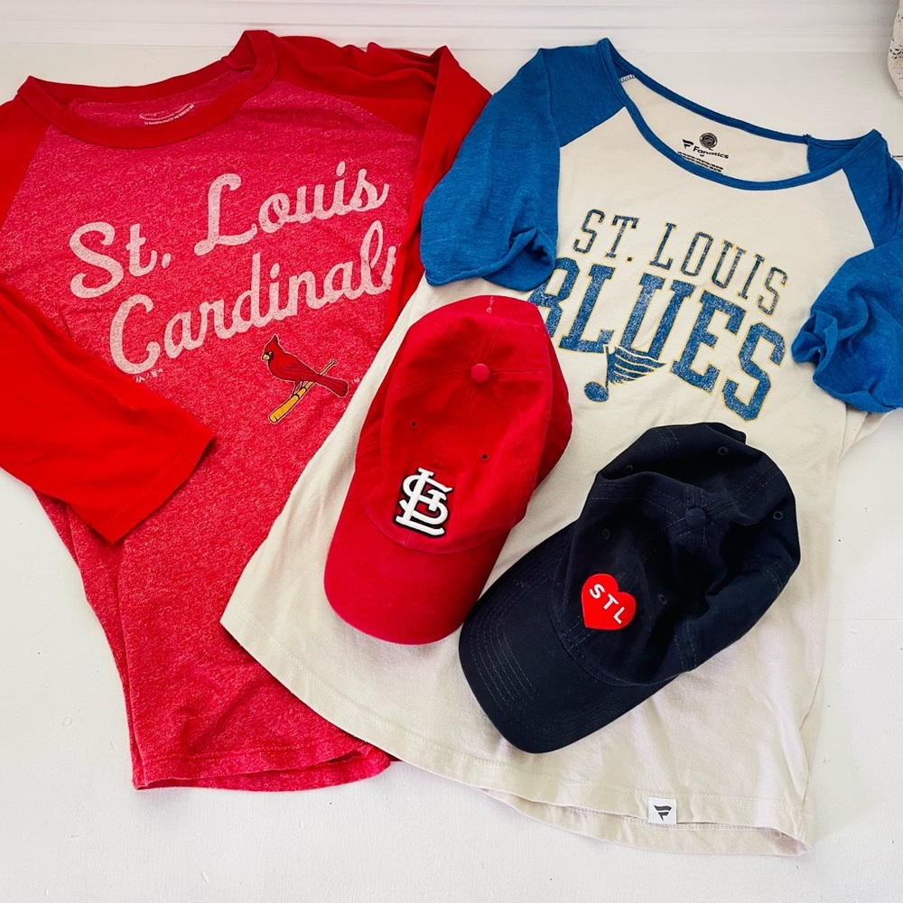 St. Louis Cardinals and Blues Shirts and Hats Set